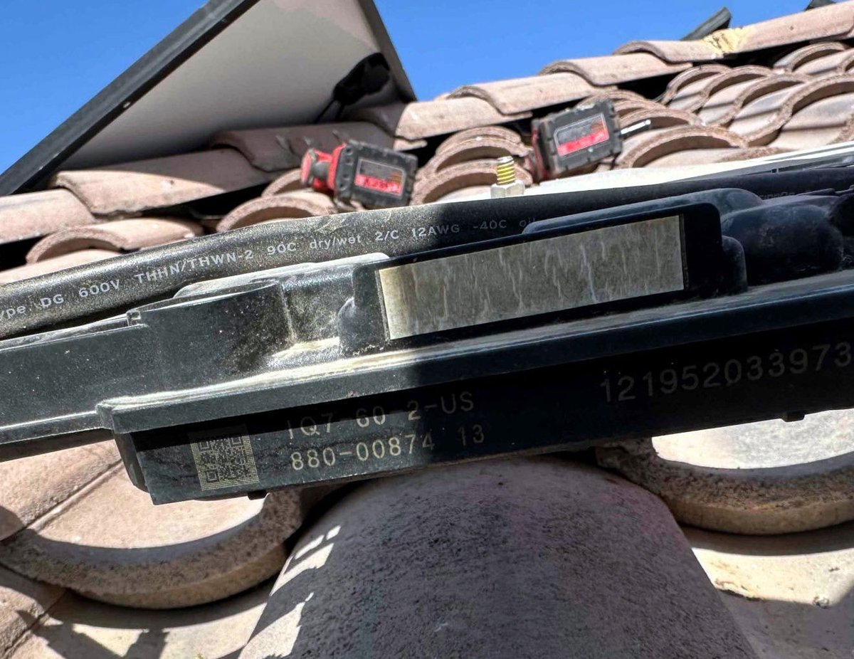 BobsRepair's tweet image. Spotted a spike in your energy bill? 🌞🔍 We just helped a customer bring their solar array back to full power with two new microinverters. Back to saving! 💸💡
#SolarFix
#EnergySavings
#BobsRepair
#LasVegasSolar