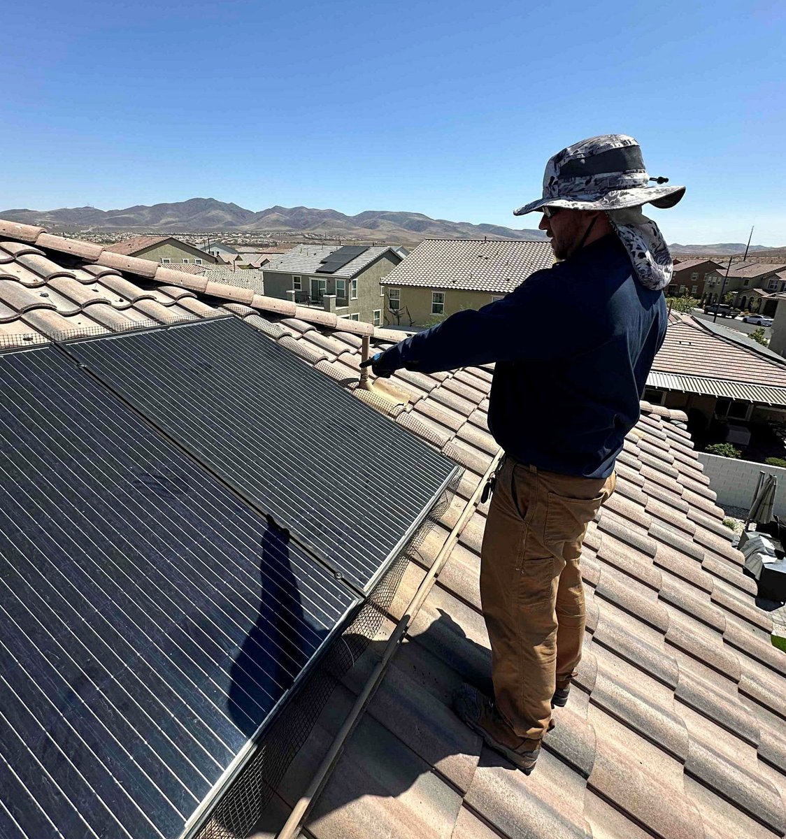 BobsRepair's tweet image. Spotted a spike in your energy bill? 🌞🔍 We just helped a customer bring their solar array back to full power with two new microinverters. Back to saving! 💸💡
#SolarFix
#EnergySavings
#BobsRepair
#LasVegasSolar