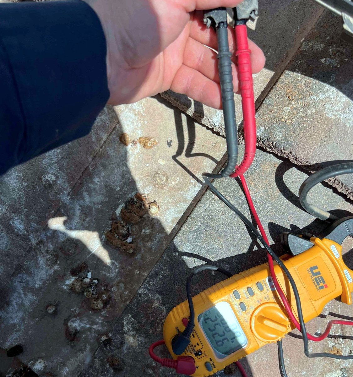 BobsRepair's tweet image. Spotted a spike in your energy bill? 🌞🔍 We just helped a customer bring their solar array back to full power with two new microinverters. Back to saving! 💸💡
#SolarFix
#EnergySavings
#BobsRepair
#LasVegasSolar