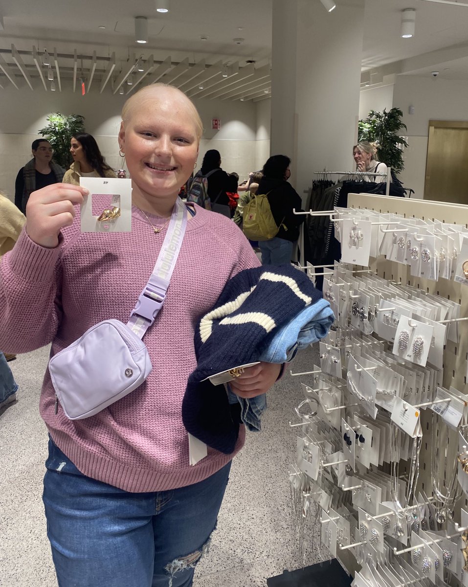 JFCactivities's tweet photo. We are in full swing with our annual Jimmy Fund Clinic Adolescent Girl’s wkd💛
Our morning started with @hm and all 36 girls shopped and found the perfect outfit!!
I can’t wait to enjoy a full weekend seeing these girls feel absolutely beautiful, &amp; make friend connections 💛 https://t.co/8Dxkzs3ayz