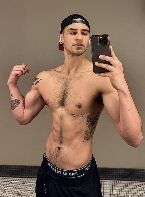 Watch Pisces's leaked NSFW photo on TwXstars