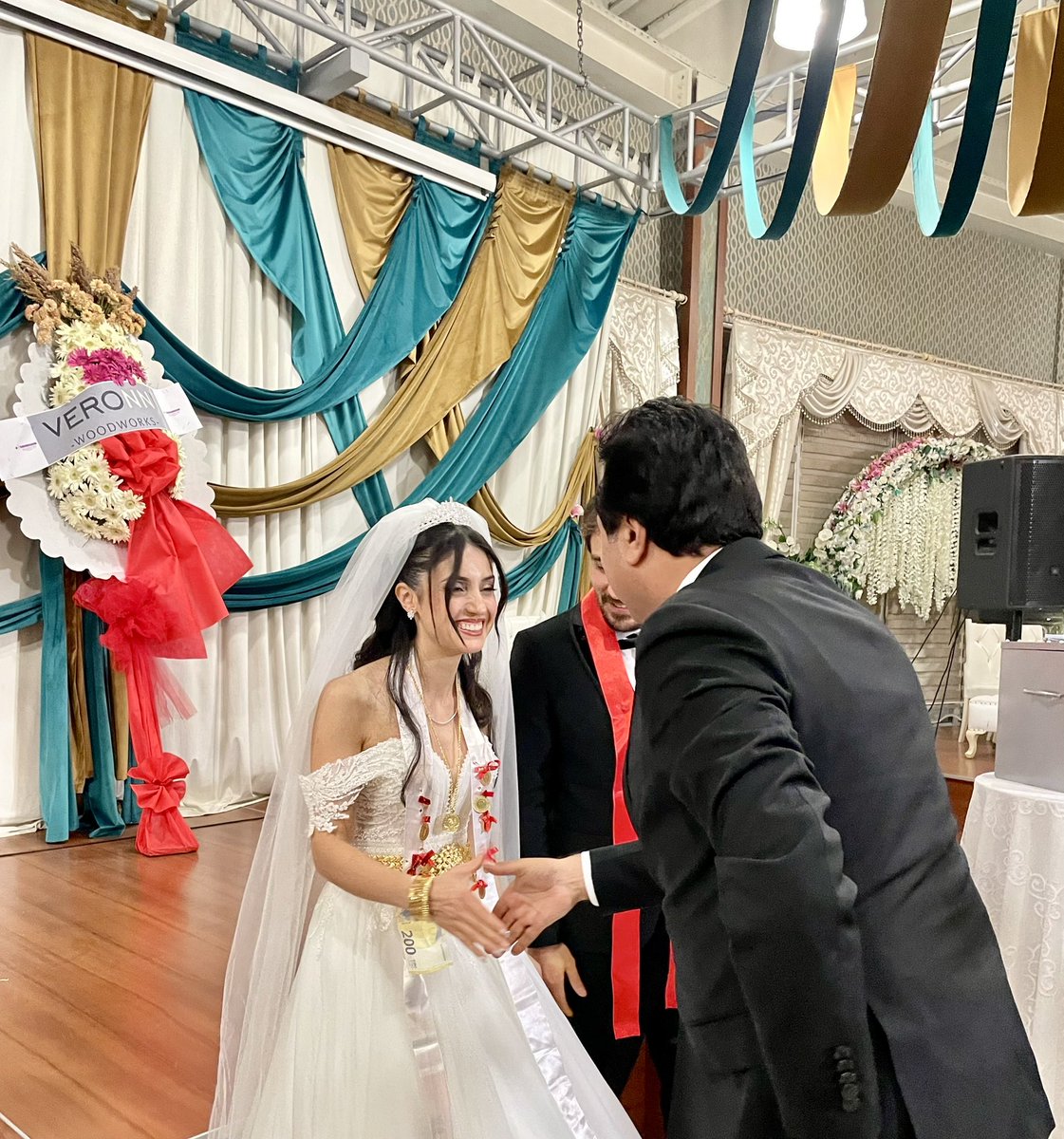 Değerli hemşerimiz, İş İnsanı Ahmet KAHRAMAN’ın kızı Mehtap ile KORKAZ ailesinden Cem’in düğün törenine katıldık, mutluluklarına ortak olduk. 

Dünyaevine giren gençleri tebrik eder, müşterek bir hayata adım atan kardeşlerimize sağlık, huzur ve aile saadeti diliyorum.