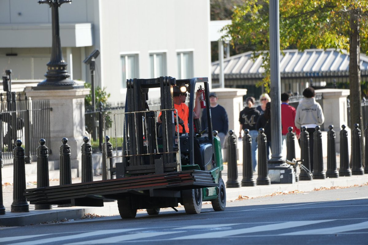 PenguinSix's tweet image. Work crews are removing riot fences from around the White House this weekend.