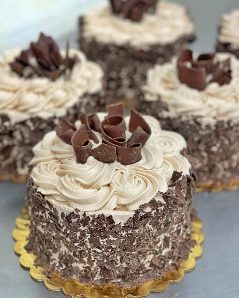 Baileys Irish Cream Torte - Order your own today by clicking here: ow.ly/lFDr50vsipI

Three layers of chocolate devil’s food cake with two layers of Baileys mousse. Garnished with Baileys mousse and chocolate shavings.