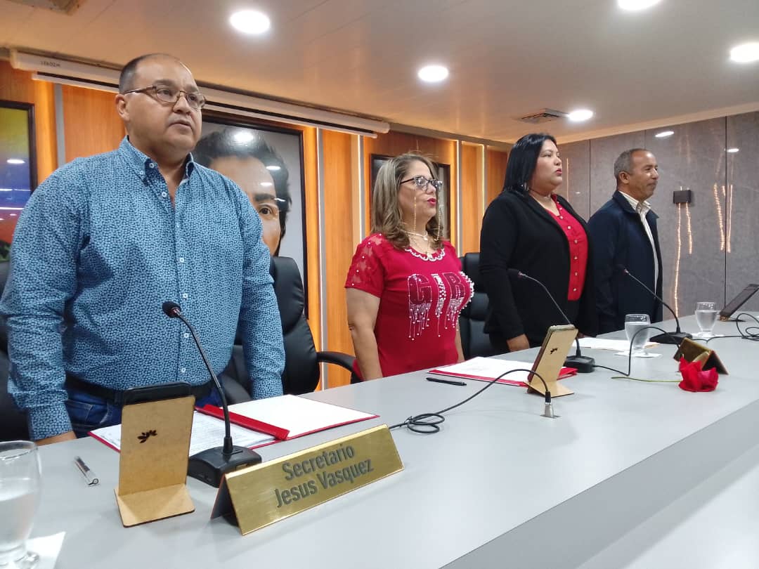 CaroniConcejo's tweet photo. Conmemoramos el 19° Aniversario de Venezuela por ser Declarada Libre de Analfabetismo y los 255 años del natalicio del maestro Simón  Rodríguez, con una Sesión Especial teniendo como Oradora de Orden a la Lcda.Yracelia Ayala.
@NicolasMaduro @amarcanopsuv @OviedoPSUV https://t.co/lpUtcptfmO