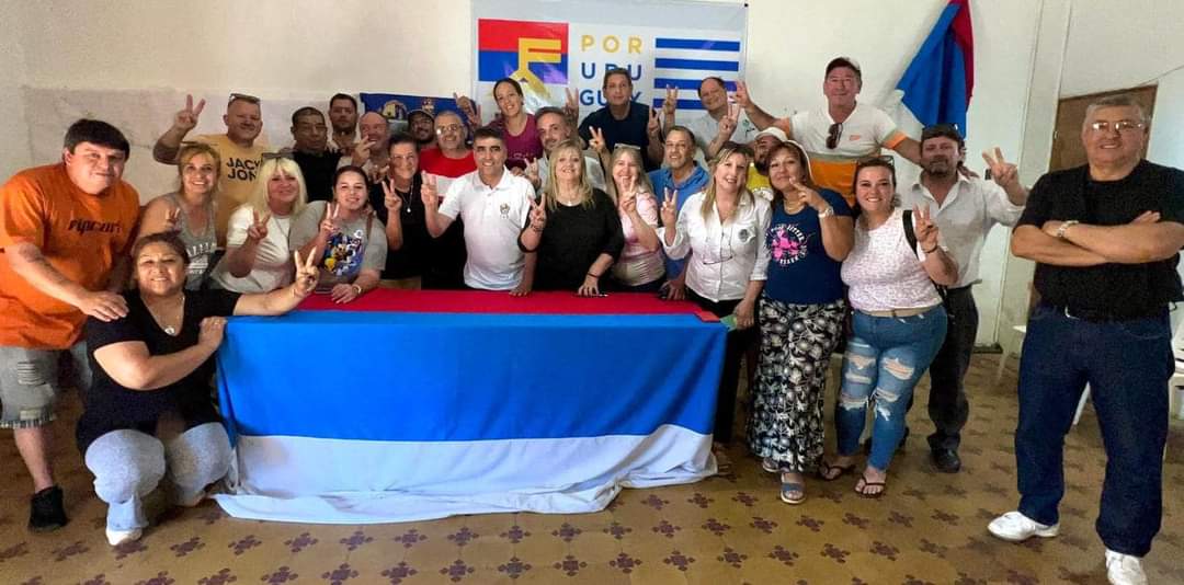 El #EnFA se reunió para planificar las actividades en SALTO de cara a la Segunda Vuelta del día 24 de noviembre: asambleas familiares, reuniones, puerta a puerta y giras por el interior del departamento. 
Adelante compañeras y compañeros!! El triunfo sólo depende de nuestro