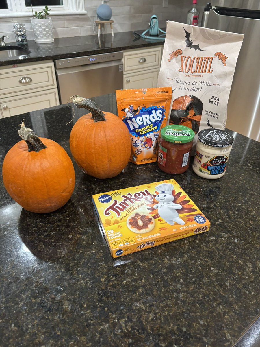 laurentheadult's tweet photo. My bf mentioned last night that he was said we didn’t really do anything for Halloween this year so after working late I ran to to the store to find whatever Halloween stuff I could get. I hope he likes carving tiny pumpkins 🎃 https://t.co/J6tzjGQXN3