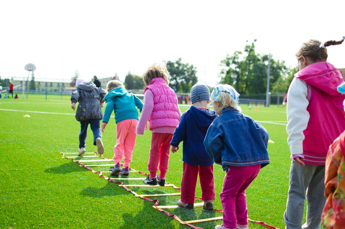 New paper📝 our analysis of secular trends in motor fitness of schoolchildren yields a worrisome finding: a steady decline between 2006 ans 2023. Time to act and make physical activity promotion a public health priority! 🤸🏃‍♀️ PDF 👉tinyurl.com/332pyjdf