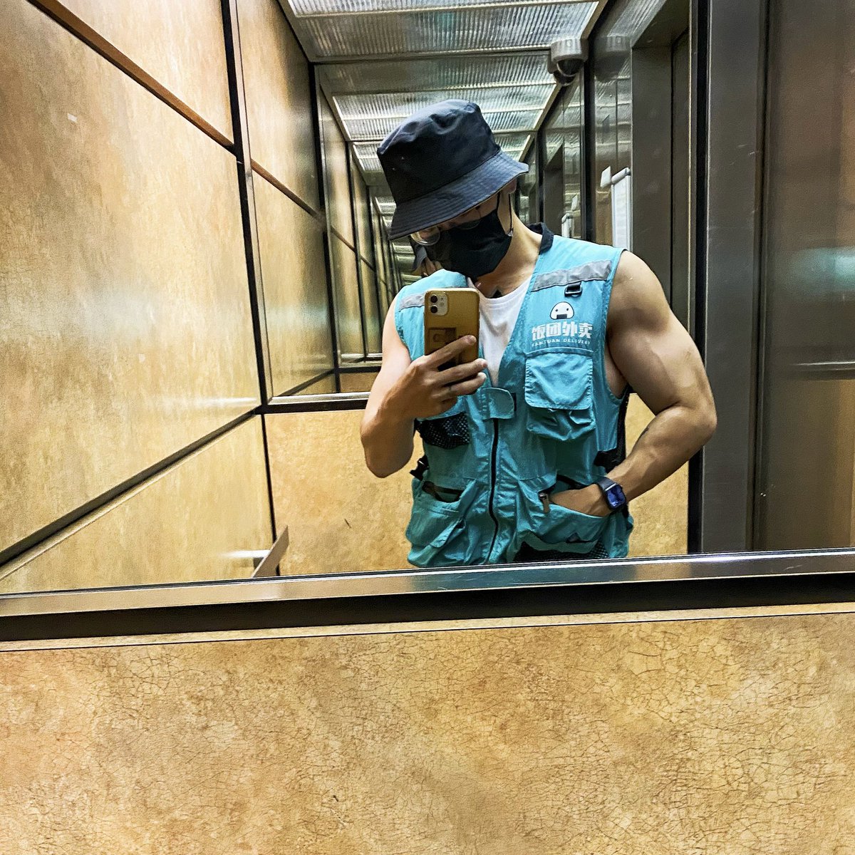 MisterDorky's tweet photo. 突然发现同城的女推全是上来就要门槛的骗子，心都要碎了。#yeg #阿尔伯塔 #ENFP #宽肩窄腰 #埃德蒙顿 https://t.co/VW3HRaazy8