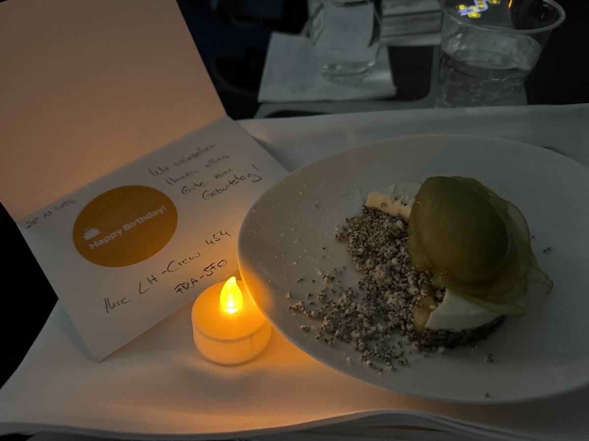 On my way to #ASE2024, the #Lufthansa flight crew went the extra mile to make me celebrate my birthday