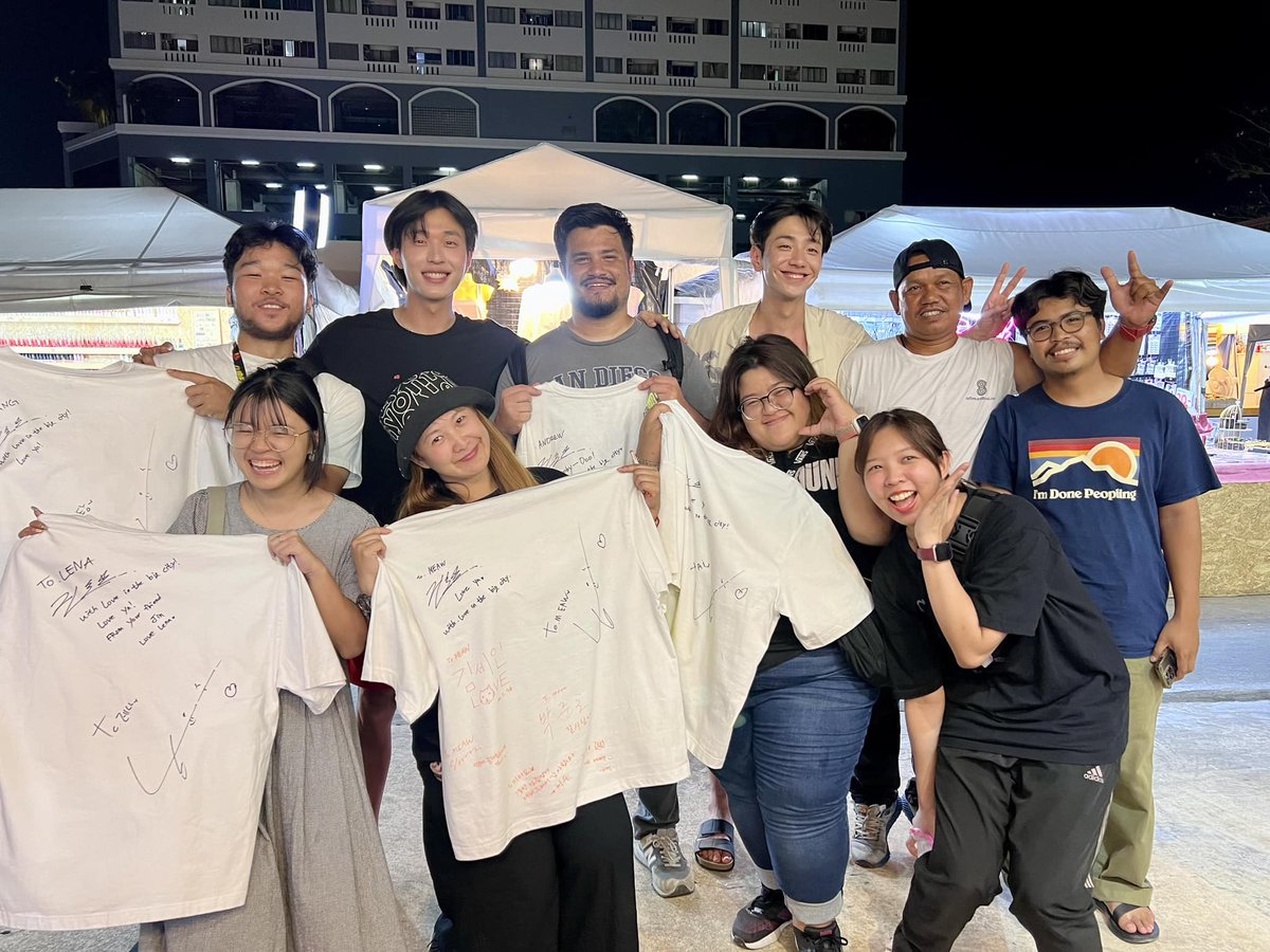 ddae78's tweet photo. Some bts picts of Yoonsu and Hoeun with the Thai Staff 🥰

#LoveInTheBigCity #대도시의사랑법 https://t.co/ntzEJ4ItmL