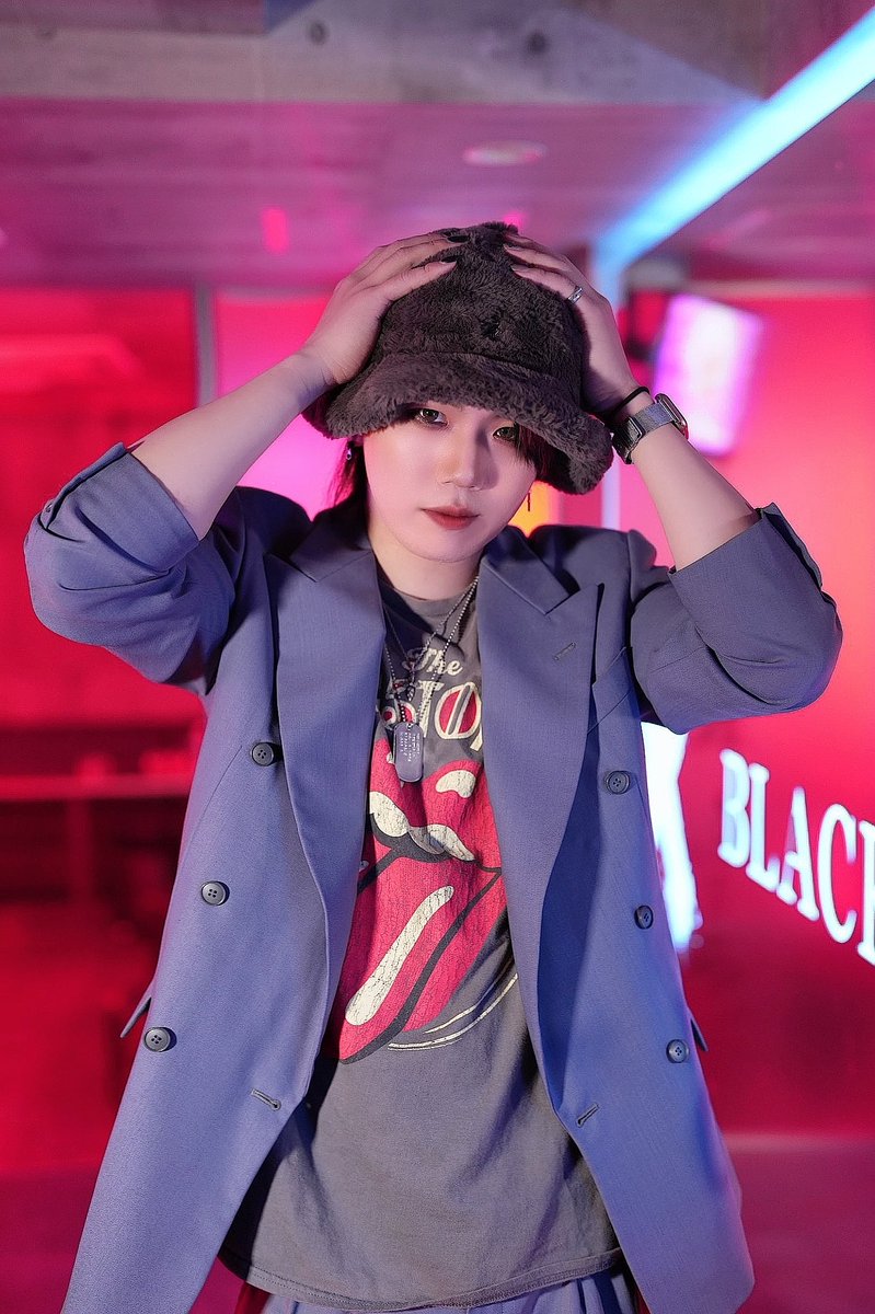 blacknoakagami's tweet photo. 盛れた
#ボーイズバー #ホスト
#夜職 #担当探し #いいね #広島ホスト #赤髪ホスト https://t.co/BDXuOYZEAv