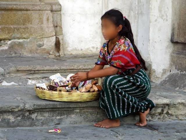 FerCuevasMur's tweet photo. Vivo en un país donde el Poder Judicial pretende que una niña, indígena, de 14 años, pague 518 mil pesos a su violador y pese tres años en la cárcel. https://t.co/M7iBPUDN6t