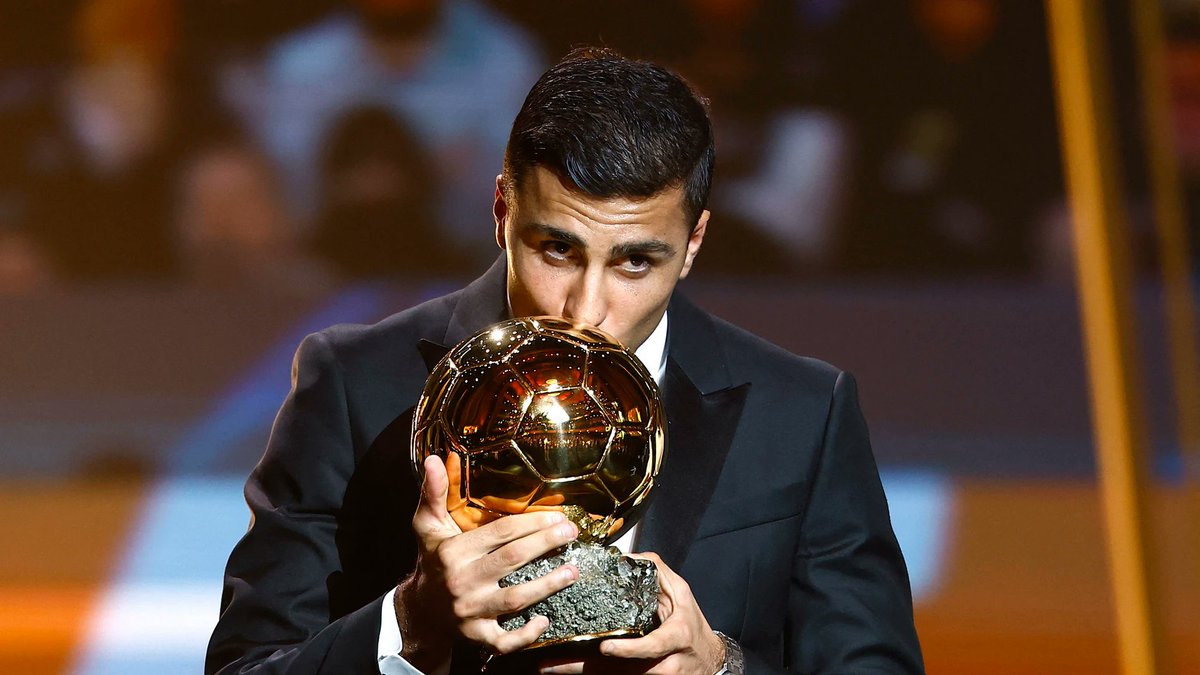 Observo ATÓNITO que hay españoles que no están felices porque un español ha ganado el #BallonDor ... En fin, si este país no existiese habría que inventarlo.