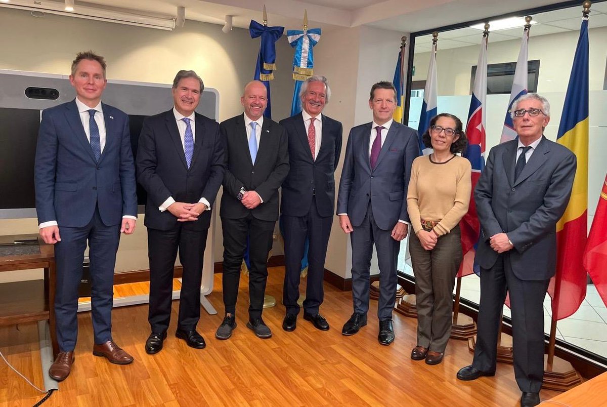 Después de más de 800 días, finalmente pudimos saludar a <a href="/ChepeZamora/">#ZamoraLibre #FreeJRZ</a> fuera de prisión. Escuchamos su historia, denuncias y compromiso con la #LibertadDePrensa. El Embajador de 🇪🇺 y la y los embajadores de 🇩🇪🇪🇸🇫🇷🇮🇹🇸🇪 reiteramos nuestro llamado a respetar el #DebidoProceso.