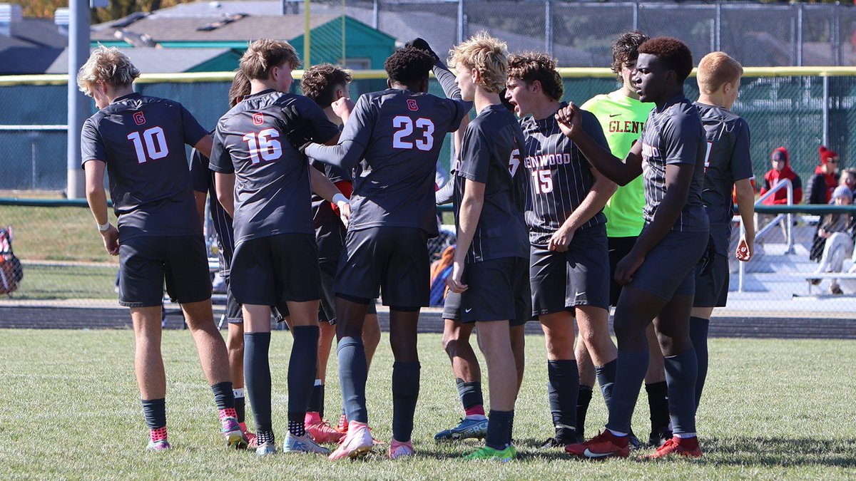BallChatham5's tweet photo. 𝗥𝗲𝗴𝗶𝗼𝗻𝗮𝗹 𝗖𝗵𝗮𝗺𝗽𝗶𝗼𝗻𝘀 ⚽️

GHS boys soccer needed PKs, but the Titans took home another Regional title on Saturday in a hard-fought win over Rochester.

The Sectional semifinals vs. Mahomet-Seymour hosted by Warrensburg-Latham are on Wednesday.

📸 Pam Hulten https://t.co/ZIiEpePJNq