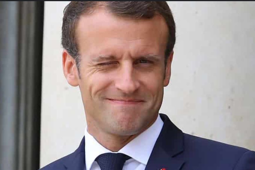 myriampalomba's tweet photo. Peut-on savoir pourquoi 122 personnes, (122!!!!) accompagnent E Macron au Maroc, dont Yassine Belattar, Jack Lang et François-Marie Banier, condamné pour abus de faiblesse sur Liliane Bettencourt?
@EmmanuelMacron https://t.co/vguh5Dv6e8