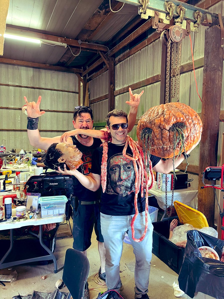 Harding_Films's tweet image. 🤘🎃🤘 Behind the scenes of Carved with lead puppeteer Jonathan Craig! Carved is now streaming on Hulu and Disney+ #CarvedHulu #carved #KillerPumpkin