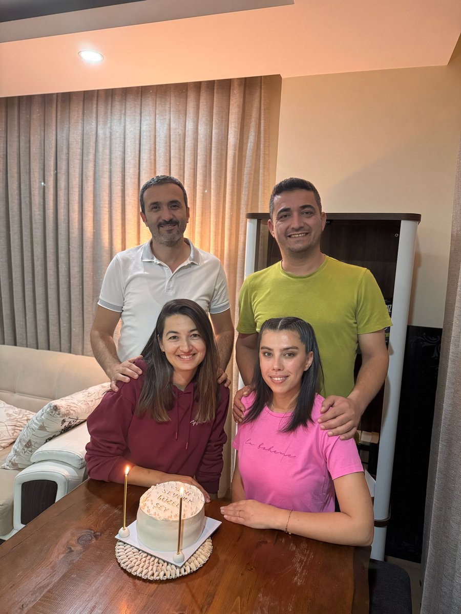 ozlemsen07's tweet photo. Çocuklarımızın 
‘Anne siz ne zaman tanıştınız?’ sorularının amacının,
 -kendi gerçek dostlarını kaç yaşında bulabileceklerini hesaplamak için- olduğunu anladığımız yaştayız☺️
Since 2003🙏🏻 
İyi ki doğdun CAN DOSTUM🌸@serifekavcar https://t.co/TrqCmeVH0H