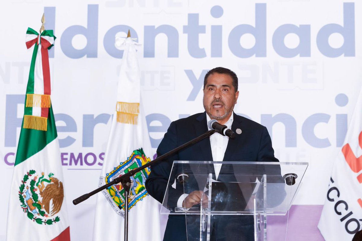 SnteNacional's tweet photo. Reunido con la estructura de @SNTE_Seccion_23 en #Puebla, y ante el gobernador @SergioSalomonC, el Srio. Gral. del #SNTE, Mtro. Alfonso Cepeda Salas, reiteró la necesidad de reformar la ley del @ISSSTE_mx, a fin de que los trabajadores en retiro cuenten con pensiones dignas. https://t.co/dSFw74wnkJ