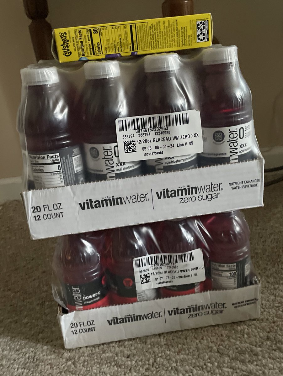 moochiWZ's tweet photo. partnered with @vitaminwater 🤝 use code “muddy” 😼 https://t.co/9x8qzysddc