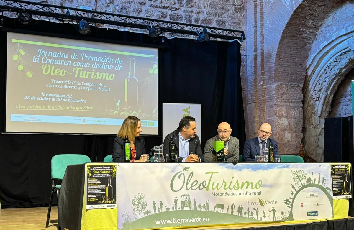 dipualba's tweet photo. 🌿🫒🏞 ¡El #Oleoturismo impulsa la #comarca #SACAM!
📆Han arrancado en #Alcaraz las #ornadas de dedicadas a ello: un evento que promueve el #TurismoSostenible en torno a la cultura del #aceite🆎️♥️ y #Dipualba no ha faltado a través de @yballesterose9
🌐https://t.co/XjIwSyvb6p https://t.co/C39B6CjbIL