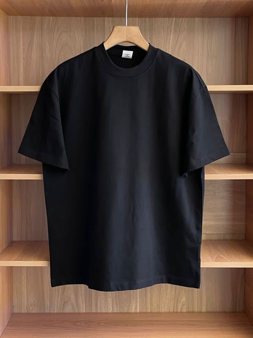 Quality Plain Tshirts. 
The best on X.
100% cotton
170 ghc only.
Dms are always open for orders 
Nationwide Delivery. 🚚