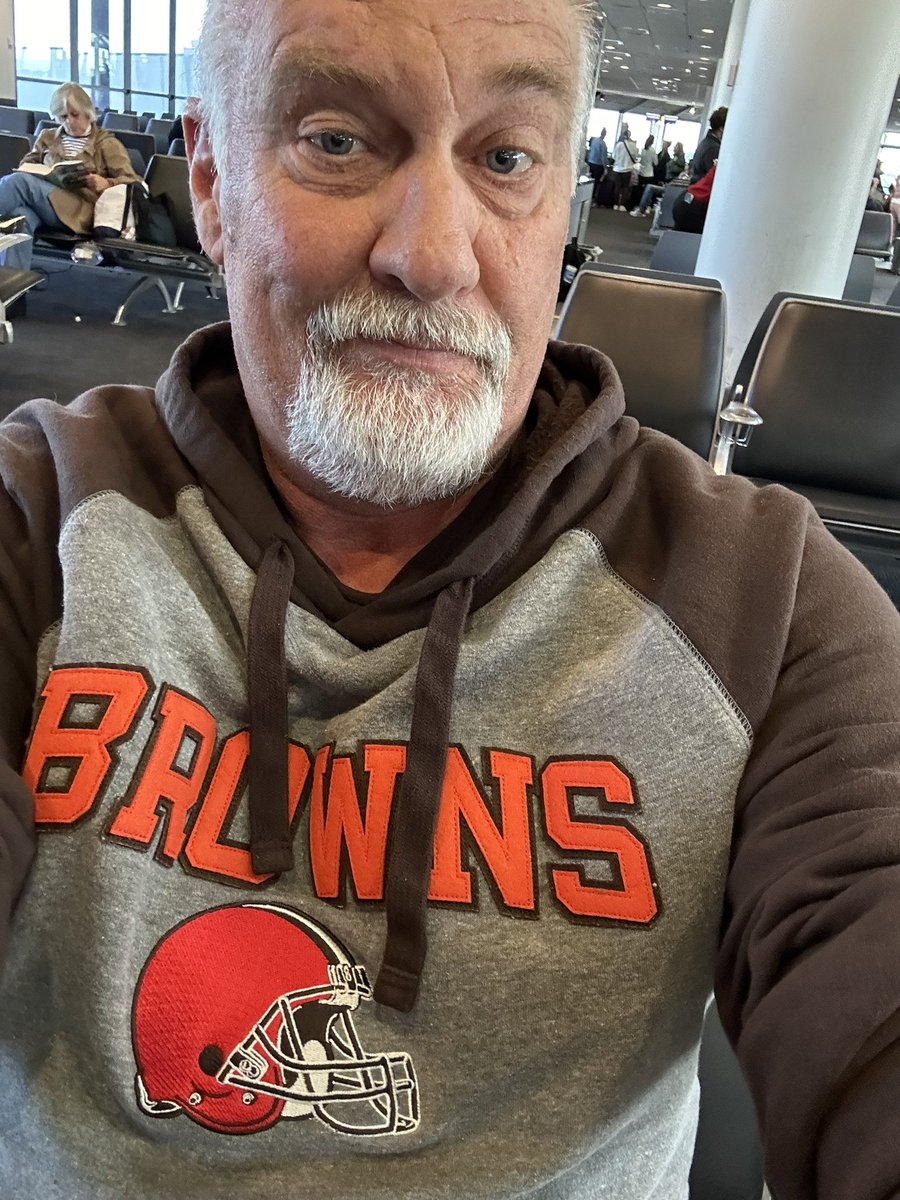 Todd_Pitt's tweet photo. Apparently, based on the looks and comments I’m receiving during my 2-hour layover in Baltimore today, wearing my @Browns gear was the right choice lol💪 🏈 https://t.co/1Vxg7It4Y3