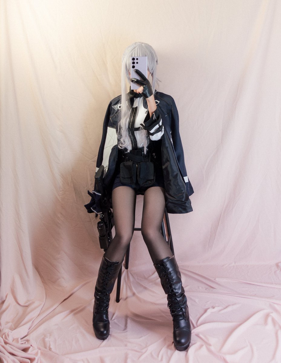 高脚凳真的是很显腿长呢 

#cosplay
#GirlsFrontline