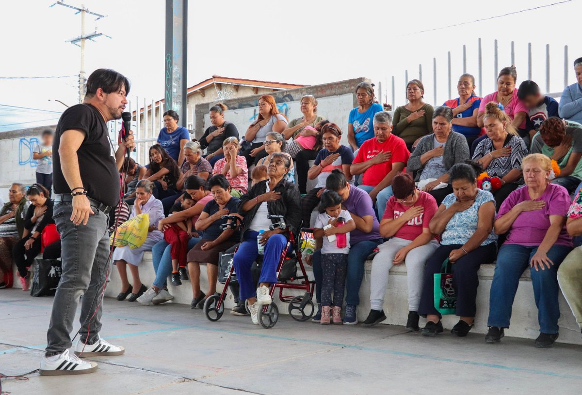 SGGDurango's tweet image. &quot;La familia es el pilar que fortalece nuestros valores y nos une como sociedad&quot;, @HectorVelaV

📍En el Centro Comunitario Benigno Montoya, se vivieron momentos de reflexión, reforzando la identidad y compromiso de las personas para forjar un porvenir más esperanzador❤️.