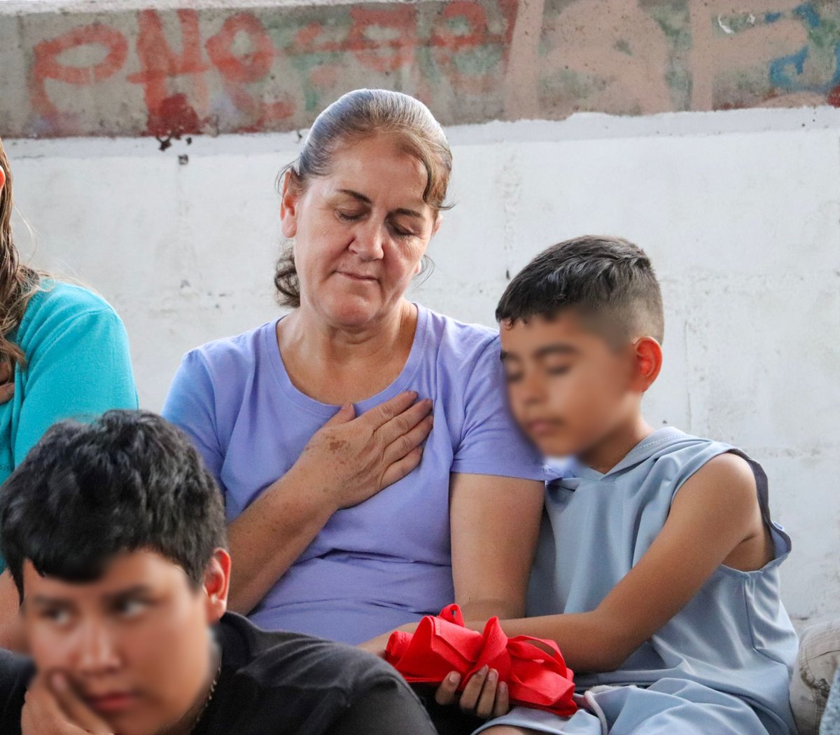SGGDurango's tweet image. &quot;La familia es el pilar que fortalece nuestros valores y nos une como sociedad&quot;, @HectorVelaV

📍En el Centro Comunitario Benigno Montoya, se vivieron momentos de reflexión, reforzando la identidad y compromiso de las personas para forjar un porvenir más esperanzador❤️.
