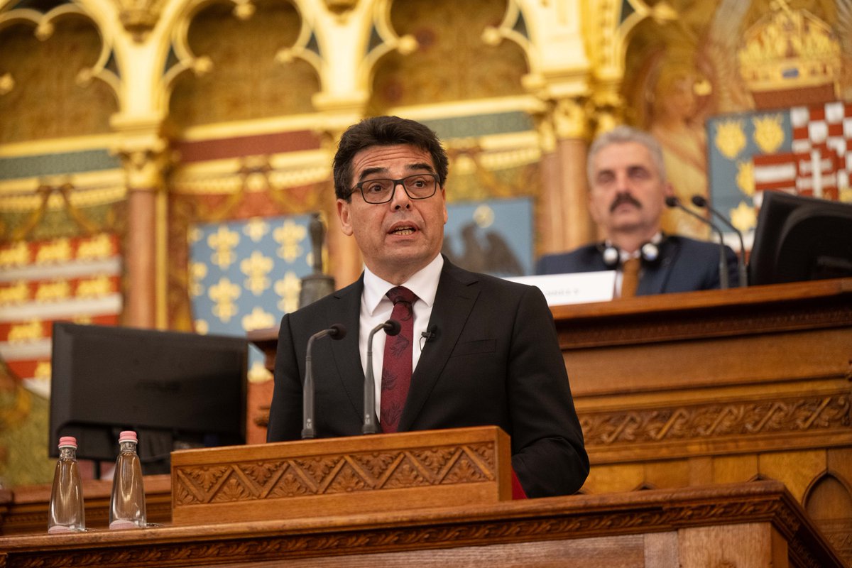 HUNParliament tweet media