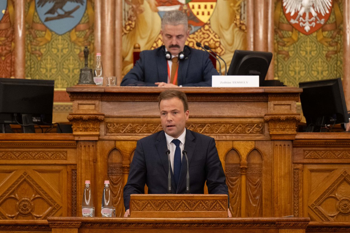 HUNParliament tweet media