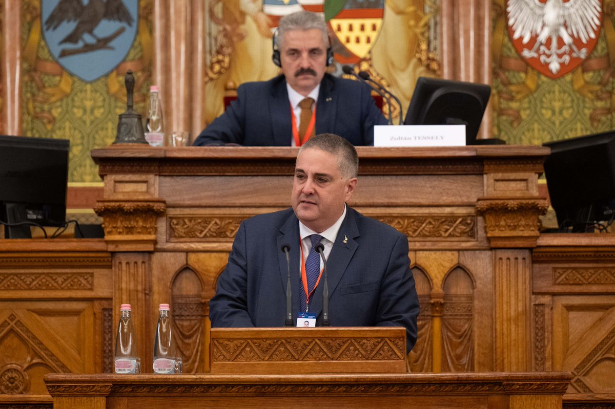 HUNParliament tweet media