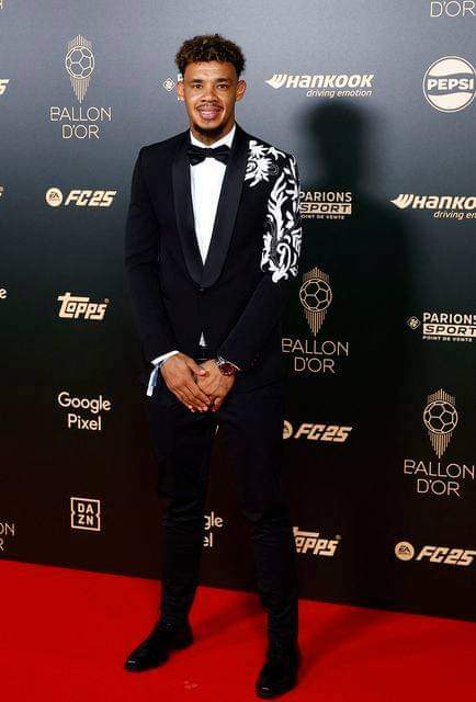 akotopam's tweet photo. 🇿🇦
#akotopamsportsnews
𝗢𝗨𝗥 𝗠𝗔𝗡 𝗜𝗡 𝗣𝗔𝗥𝗜𝗦 🇫🇷🇿🇦

Ronwen Williams is in the house at the #ballondor ceremony!

Ronwen Williams arrives at the #BallondOr gala.

NO DNA, JUST RSA 🇿🇦

#Sundowns https://t.co/Lg4fqIICSP