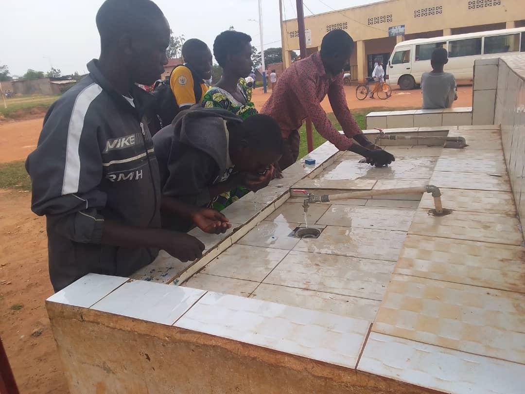 Youth volunteers ba <a href="/GisagaraDistr/">Gisagara District</a> dukomeje ibikorwa bifasha abaturage kwikura mu bukene no kwirinda indwara z'ibyorezo zirimo Marburg na #Mpox
<a href="/GisagaraNyc/">Gisagara National Youth Council</a> 
<a href="/GISAGARAYEGO/">YEGO CENTRE GISAGARA</a> 
<a href="/Rwandapolice/">Rwanda National Police</a> 
<a href="/RwandaYouthVol1/">Rwanda Youth Volunteers</a> 
<a href="/RwandaYouthArts/">Ministry of Youth and Arts | Rwanda</a>