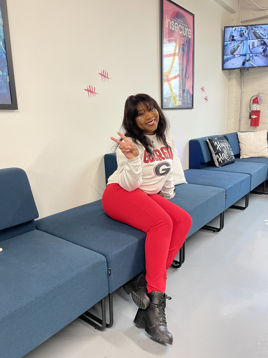 breemeili's tweet photo. It’s #SaturdayinAthens at the @HOORAEMedia office on a Monday in Inglewood #GoDawgs #BUGAfine #RepYourAlmaMater https://t.co/WHz6mRDsN4