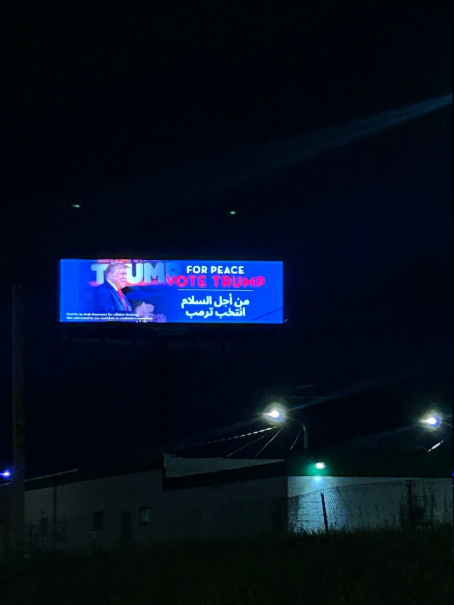 aabnour's tweet photo. من أجل السلام انتخب ترامب 
قد تكون هذه من المرات النادرة التي تستخدم فيها اللغة العربية في لوحات إعلانية ضخمة ضمن حملة للترشح لرئاسة أميركا ؟

 #Michigan  #MichiganMuslims https://t.co/g4s71Ymtd6