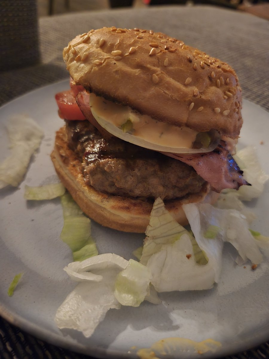 Vers broodje hamburger is toch wel heeeeel lekker😋 Dank je wel <a href="/helpdeskert/">Richard</a> ❤️