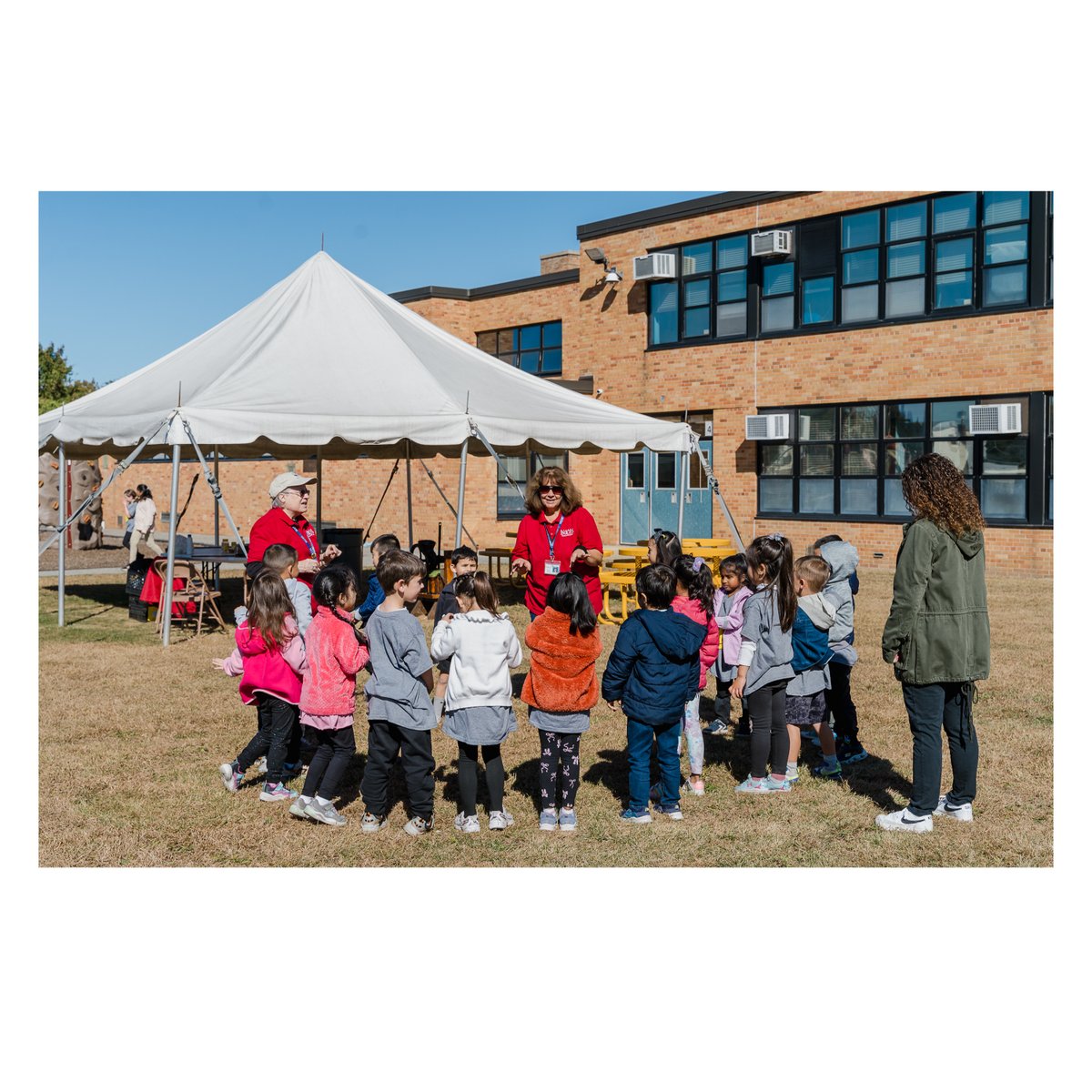 BethpageUFSD's tweet photo. Kramer Lane kindergartners celebrated fall by learning about apples with BOCES Outdoor Ed! ๐ They pressed apples into cider, learned about apple varieties, & enjoyed fresh cider from Jericho Cider Mill. #KramerLane #BOCES #ApplePressing #OutdoorEd #FallFun #WeAreBethpage https://t.co/eoq1R78C6R