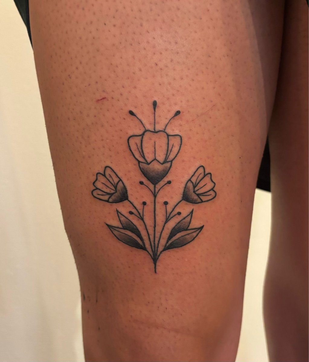 fleursoda's tweet photo. Thank you Hailey for the trust and kindness! loved doing this cute lil above the knee guy!

Done at Hanger 18 Tattoos
⛓️DM or link in bio to book :) 

🪭 *legs only for now*
🪭 limited to 4pm slots every day but Tuesday and Sunday! 
🪭 snag your spot while they’re still $50 🤪 https://t.co/LdMYJLIEgC
