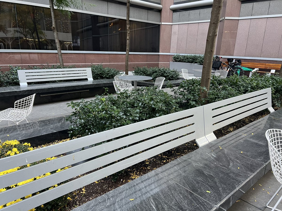 Dogfooding my new public space app, found a nice spot to eat lunch that o otherwise would not have known existed.

Here is how this space looks on my app, on Google maps, and in real life: