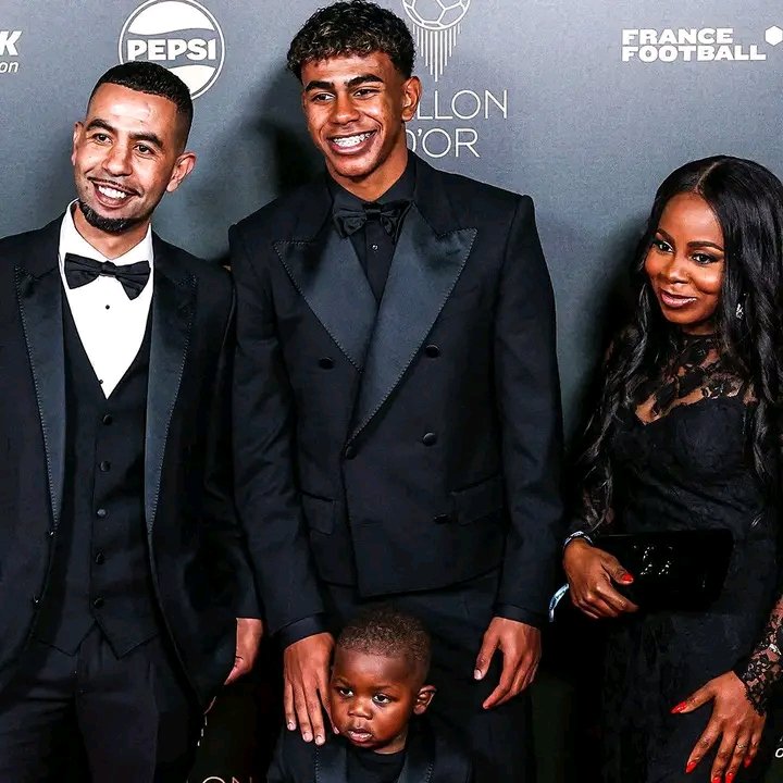 Lamine Yamal et sa famille sont arrivés à la cérémonie du Ballon d’Or 🤩