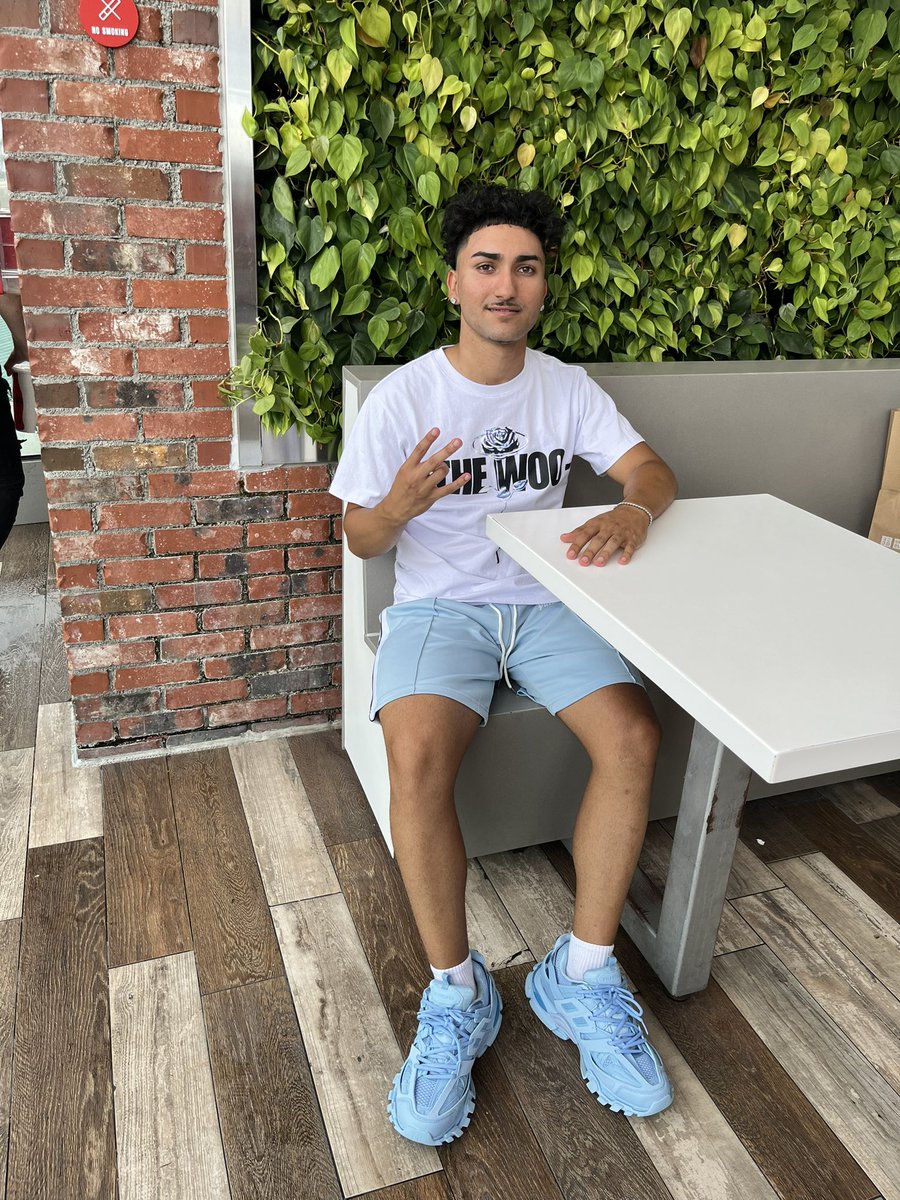 JustinAlmeidaa's tweet photo. I Need A Room Full Of Mirrors So I Can Be Surrounded By Winners 🩵 https://t.co/zrxzs6A5oy