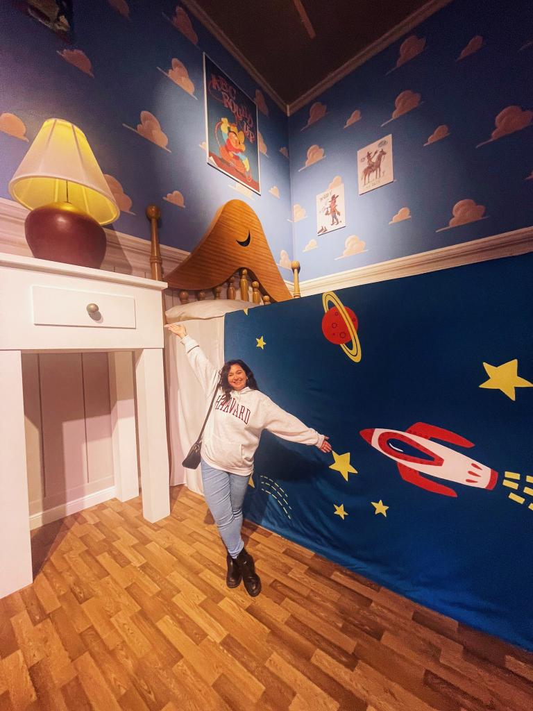 contintachina's tweet photo. 💛💛💛💛💛💛 #mundopixar https://t.co/R4CiOjyHtk