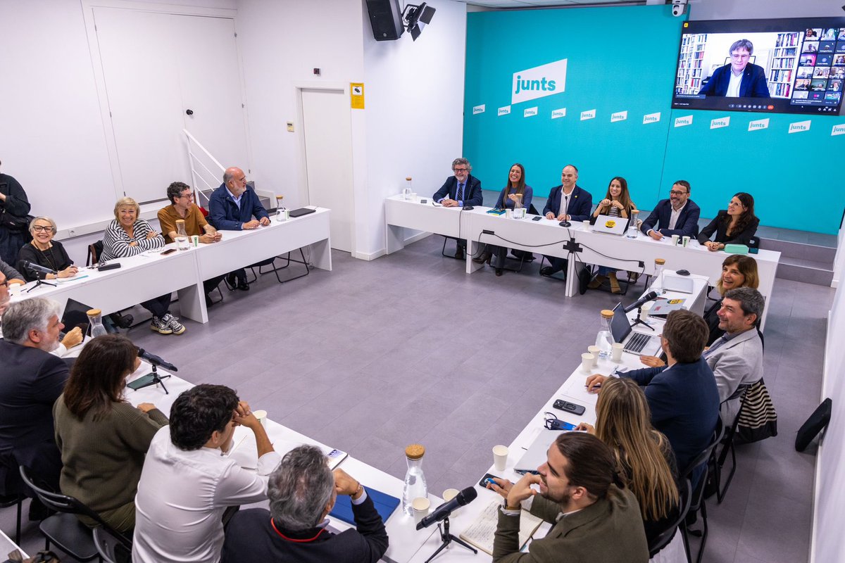 jorditurull's tweet photo. Ahir vam finalitzar un gran #Congrés  i avui al matí ja hem començat a posar-nos deures per poder complir els objectius que ens vam marcar, ser dignes de la confiança dels militants i sobretot respondre a les expectatives de tants ciutadans de #Catalunya . 

Un gran equip de dones i homes, del tot compromesos i al servei de #Catalunya 

#NacióProgrésLlibertatIndependència
