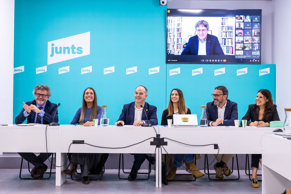 jorditurull's tweet photo. Ahir vam finalitzar un gran #Congrés  i avui al matí ja hem començat a posar-nos deures per poder complir els objectius que ens vam marcar, ser dignes de la confiança dels militants i sobretot respondre a les expectatives de tants ciutadans de #Catalunya . 

Un gran equip de dones i homes, del tot compromesos i al servei de #Catalunya 

#NacióProgrésLlibertatIndependència