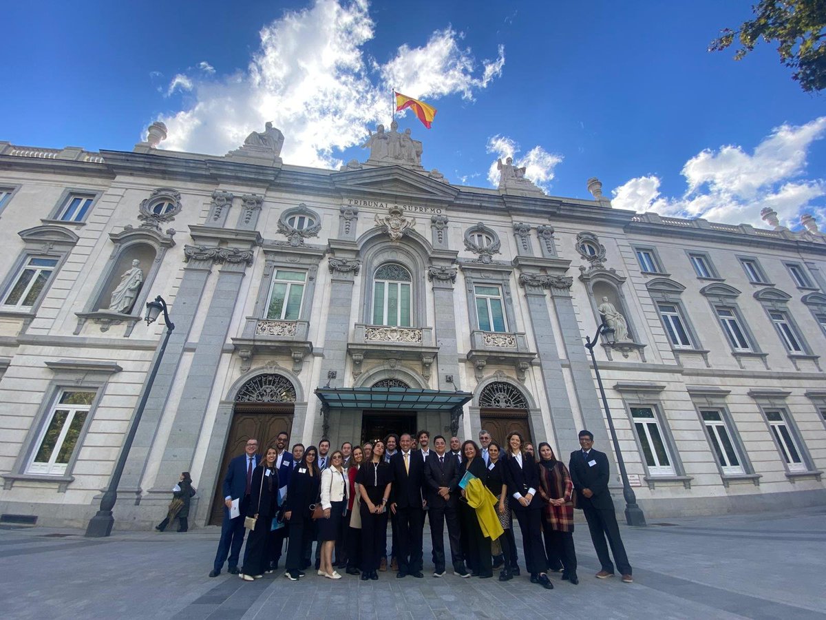 Esc_Judicial's tweet photo. El grupo de #FormaciónJudicialEspecializada #FJE de #AméricaLatina ha visitado hoy las sedes del @PoderJudicialEs, el #TribunalSupremo y el @Congreso_Es en su estancia en distintas instituciones dentro del programa de #formación que desarrollan en @Esc_Judicial https://t.co/v75VMaagfo