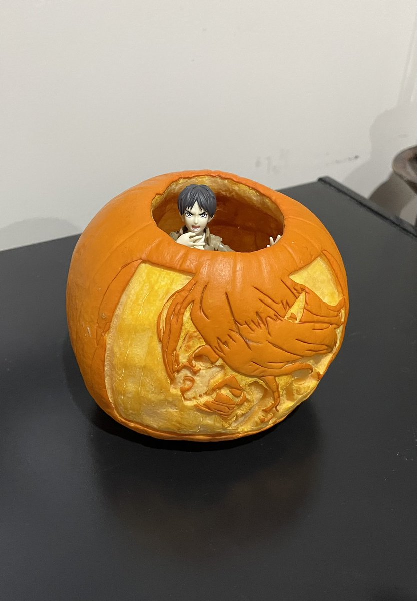 TATAKAE! 👊🏼 🎃 #AttackOnTitan #ShingekiNoKyojin #aot #ErenJaeger #anime #pumpkin #Halloween