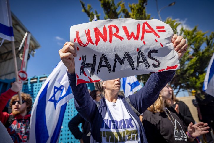 VividProwess's tweet image. 🚨BREAKING: The Knesset in Israel has passed a law by a large majority which bans UNRWA from operating in Israel.

This is HUGE.